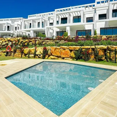 New Modern House With Private Pool Vakantiehuis