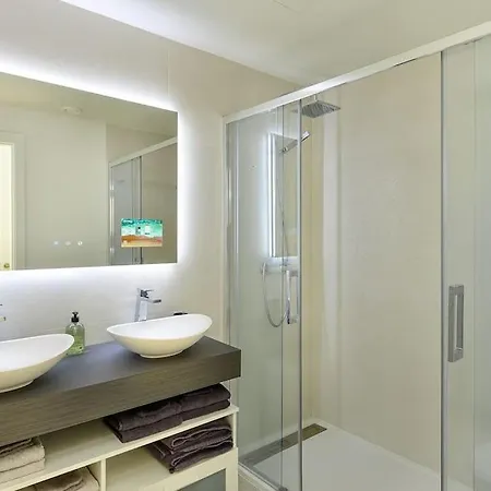 Holiday home New Modern House With Private Pool