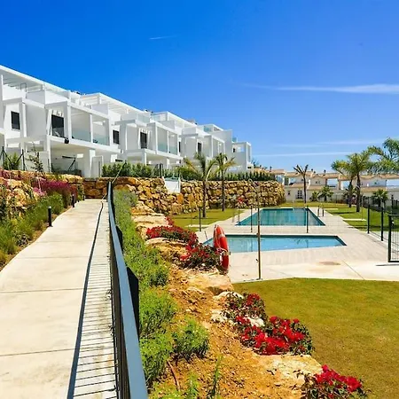 Holiday home New Modern House With Private Pool